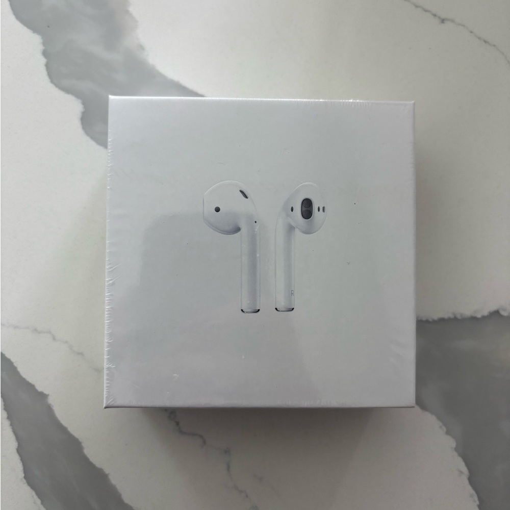 Apple AirPods in Classic White